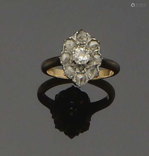 Bague "Marquise" ancienne en or 18K (750°/°°) de d...