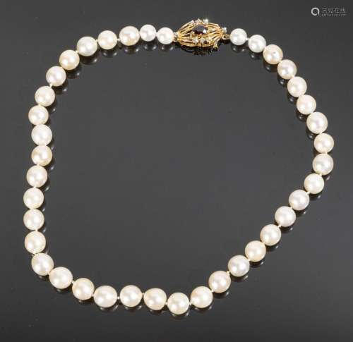 Collier de perles de culture en légère chute (diamètres : 7....