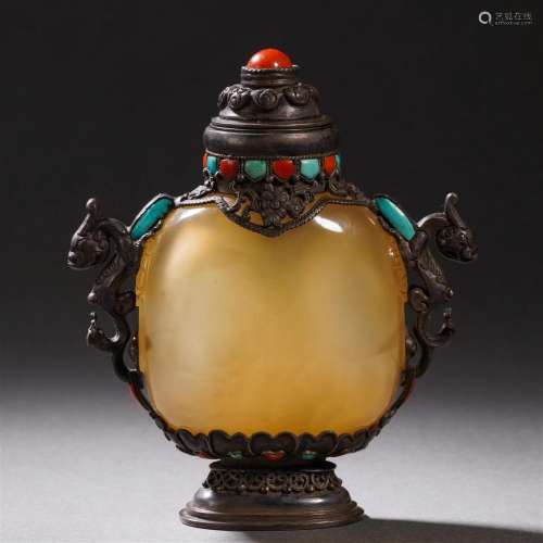 A Chinese Silver Mounted Agate Snuff Bottle