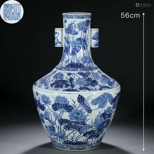 A Chinese Blue and White Lotus Arrow Vase