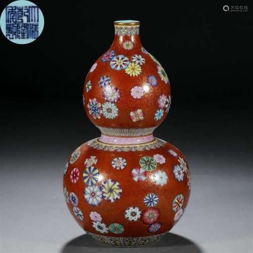 A Chinese Famille Rose Flower Balls Double Gourds Vase
