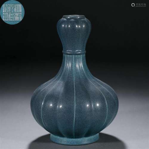 A Chinese Jun-ware Garlic Head Vase