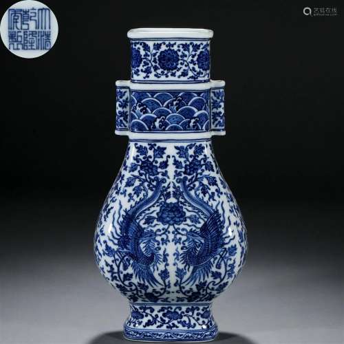 A Chinese Blue and White Phoenix Arrow Vase