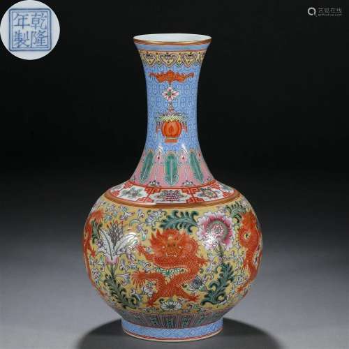 A Chinese Falangcai and Gilt Dragon Decorative Vase