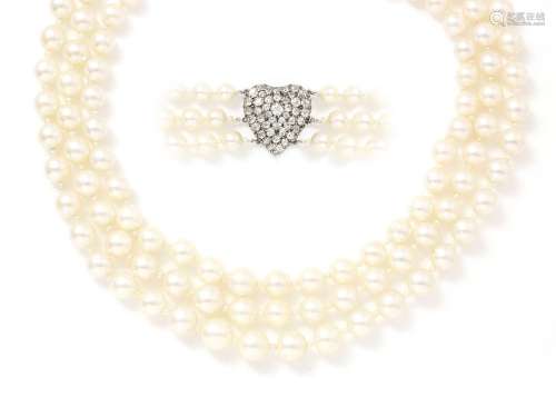 Collier composé de 3 rangs de perles de culture en légère ch...