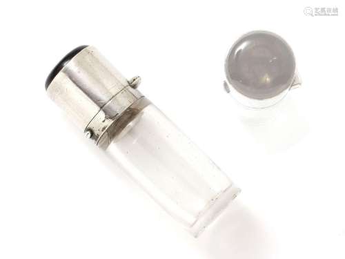 Flacon à parfum en cristal de forme cylindrique monté en arg...