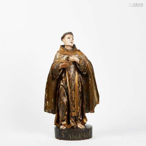 Saint Ange en bois sculpté, polychromé et doré, dos ébauché....