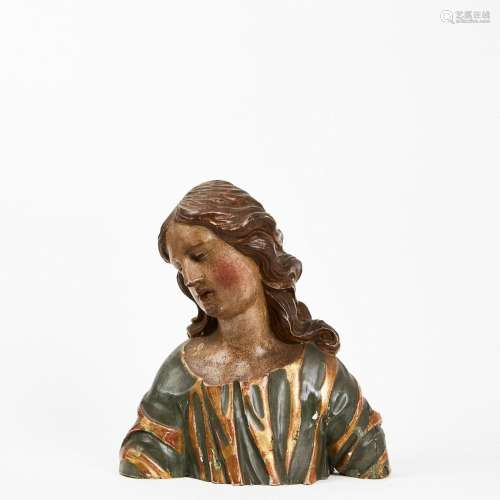 Buste de saint Jean en bois sculpté, polychromé et doré. Vis...