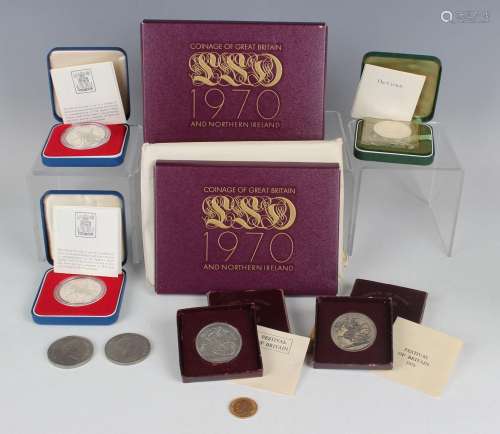 A George V sovereign 1913 and a small collection of various ...