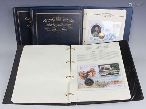 A collection of coin sets and collectors' coin and stamp cov...