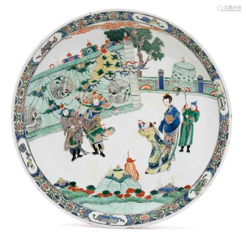 GRANDE PLAQUE FAMILLE VERTE.Chine, période Kangxi, Ø 35 cm.D...