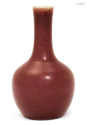 VASE SANG DE BŒUF.Chine, 19e s. H 37,5 cm.Vase sphérique à l...