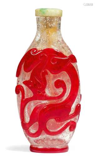 BOUTEILLE DE VERRE À BOUCHON ROUGE.Chine, 19e s. H 7,5 cm.Ve...