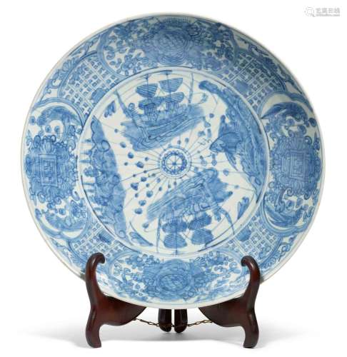 GRAND BOL SWATOW.Chine, vers 1600, Ø 44,5 cm.Le décor vif, b...