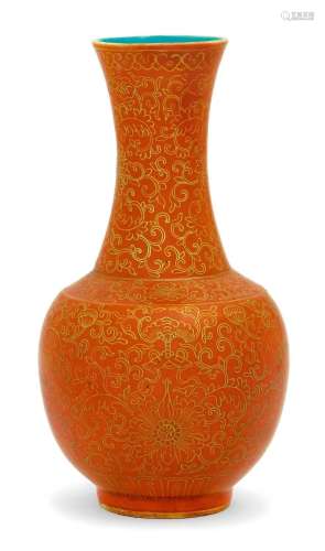 VASE ROUGE EN FER.Chine, époque républicaine, H 22 cm.Décor ...