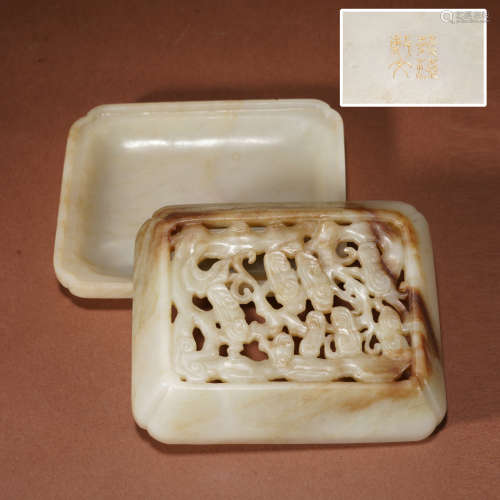 白玉籽料鏤雕靈芝香盒