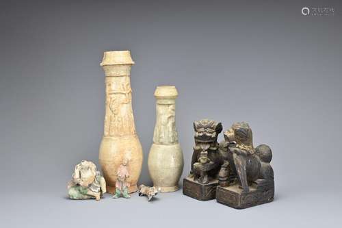 A GROUP OF CHINESE CERAMIC AND STONE ITEMS, SONG TO QING DYN...