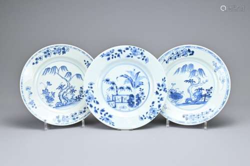THREE CHINESE BLUE AND WHITE PORCELAIN DISHES, 18TH CENTURY