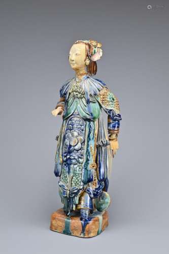 A CHINESE GLAZED SHIWAN POTTERY FIGURE OF A LADY, LATE QING ...