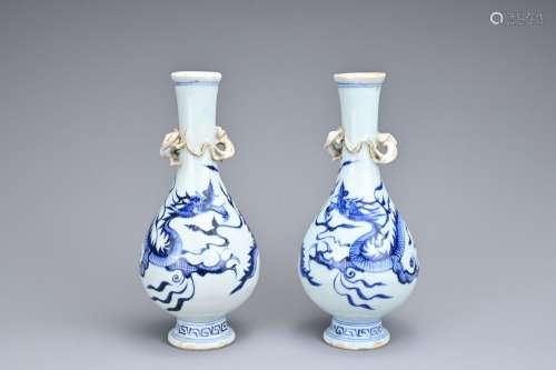 A PAIR OF CHINESE BLUE AND WHITE PORCELAIN BOTTLE VASES