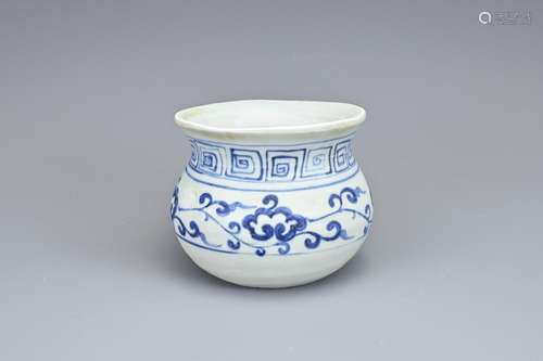 A CHINESE BLUE AND WHITE PORCELAIN RICE MEASURE