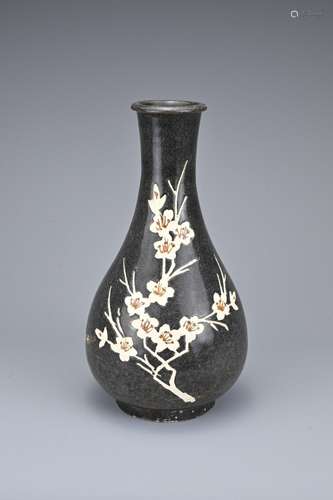 A CHINESE JIZHOU PRUNUS BOTTLE VASE