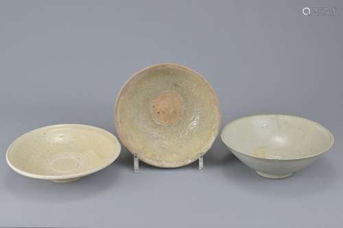 THREE CHINESE PALE CELADON ITEMS, SOUTHERN SONG DYNASTY