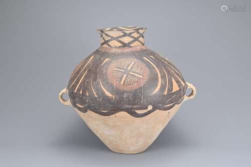 A LARGE CHINESE NEOLITHIC MACHANG PAINTED POTTERY JAR