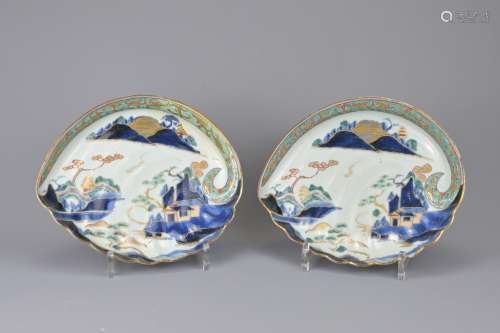 A PAIR OF JAPANESE ARITA PORCELAIN DISHES, 18/19TH CENTURY