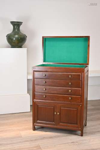 A VINTAGE CHINESE HONG KONG ROSEWOOD CABINET, 20TH CENTURY