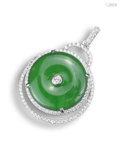 AN 18KT WHITE GOLD, DIAMOND AND JADEITE CIRCULAR PENDANT