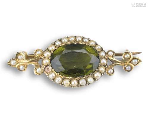 AN ANTIQUE PERIDOT AND SEAD PEARL PIN BROOCH