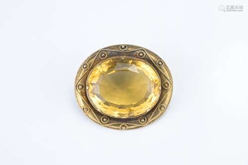 AN ANTIQUE CITRINE BROOCH