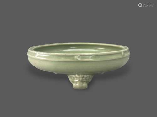 A Good Longquan Celadon Tripod Censer, Yuan dynasty元 龙泉窑...