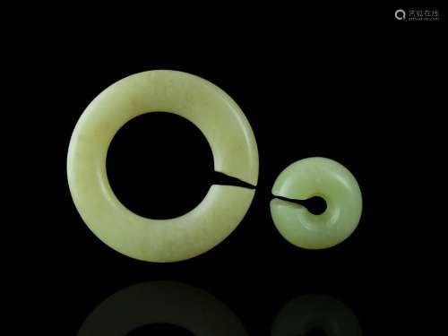 Two Archaic Jade Rings, jue, Hongshan Culture红山文化 玉玦两...