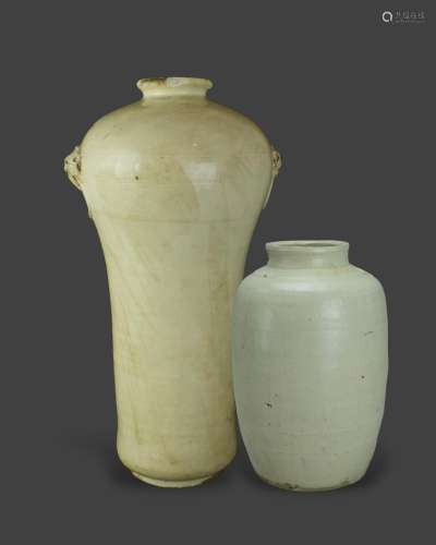 Two slip decorated Whiteware Vases, Ming dynasty 明 漳州白釉...