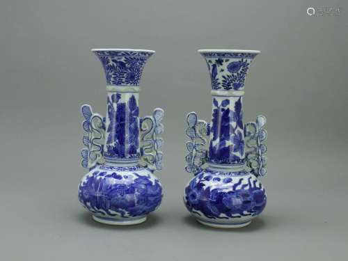 A Rare Pair of Blue and White Bottle Vases, Kangxi清康熙 青花...