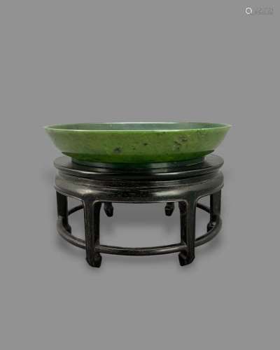 A Spinach Jade Saucer Dish, mid Qing dynasty清中期 碧玉盘