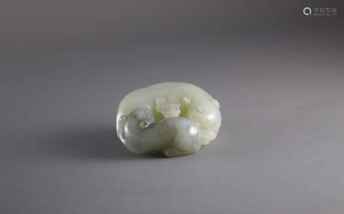 A grey and celadon Jade 'Cats' Group, 19th Century19世纪 灰青...