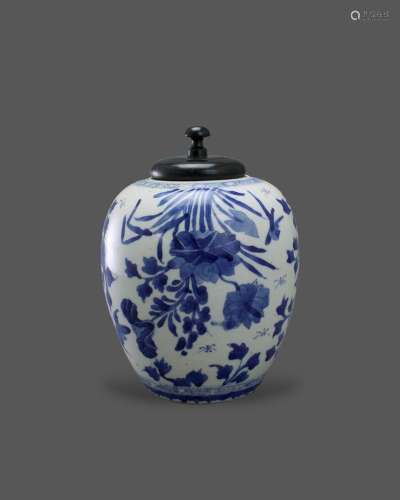 A Blue and White Ovoid Jar, Kangxi 清康熙 青花花卉纹盖罐