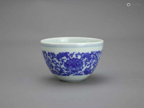 A blue and white lotus scroll Winecup, six character seal ma...