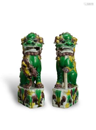 A Pair of 'Egg and Spinach' Buddhist Lions, Kangxi清康熙 素三...