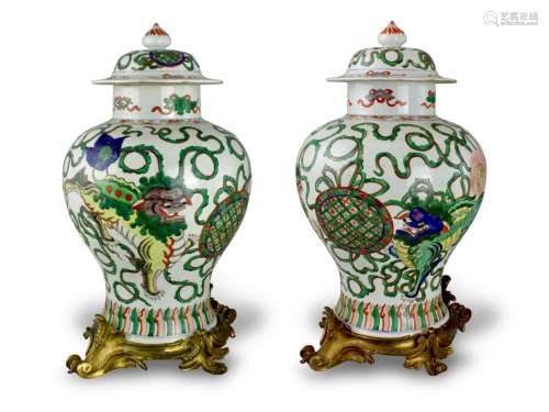 A Pair of 'famille verte 'Jars and Covers, Qing dynasty 清 五...
