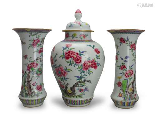 A Fine 'rose-verte' Three Vase Garniture, Yongzheng 清雍正 粉...