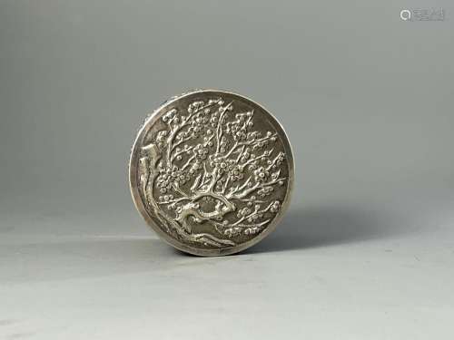 A Round Silver Box and Cover, late 19th century 19世纪晚期 梅...