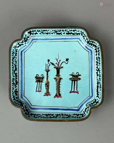 A Canton Enamel Dish, Qianlong 清乾隆 孔雀蓝地广东铜胎画珐琅...