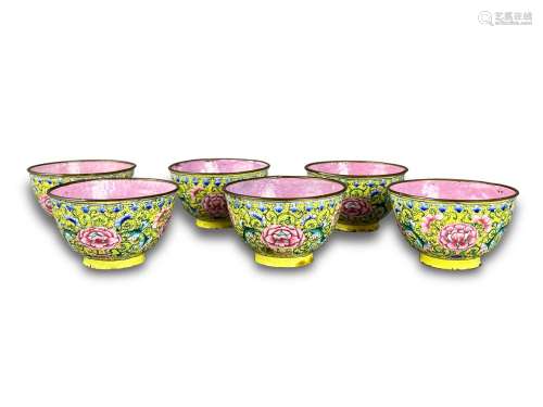 A set of Six Canton Enamel Winecups, Qing dynasty 清 黄地广东...
