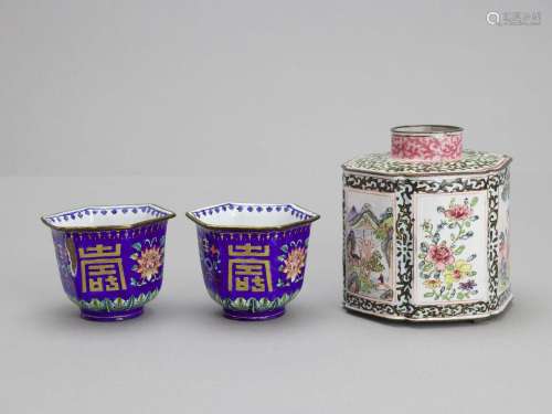 A Canton Enamel Caddy, Qianlong, and two enamel Cups, Daogua...