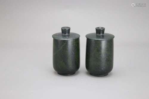 A Pair of Jade Cups with lids, 20th century 20世纪 玉杯一对