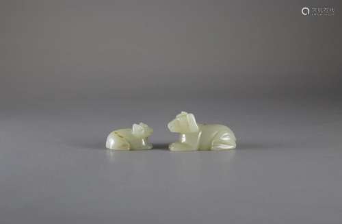 Two small celadon Jade Dogs 玉卧犬 一组两件